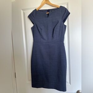The Boatneck Cap Sleeve Sheath Dress in Cross Weave Ann Taylor size 4P